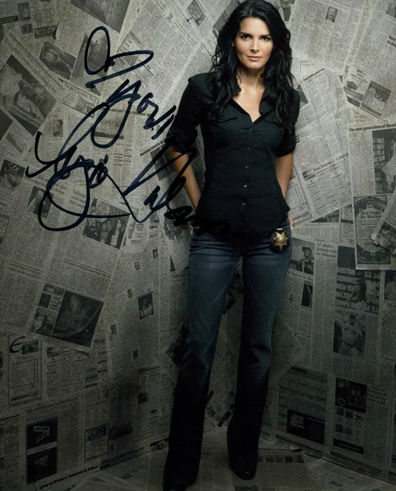 Angie Harmon autograph