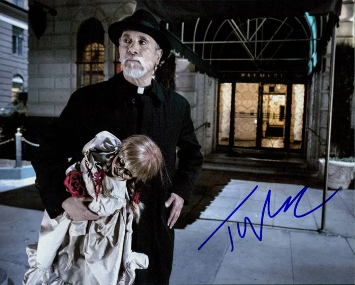 Tony Amendola autograph