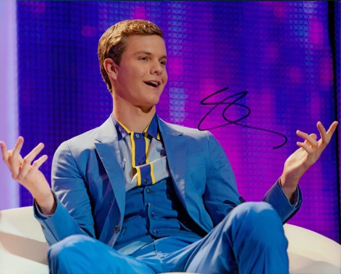 Jack Quaid autograph