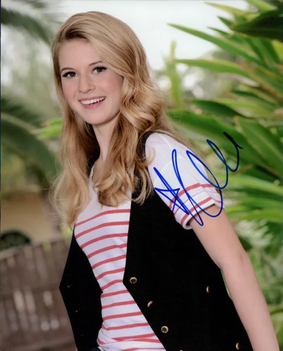 Caroline Sunshine autograph