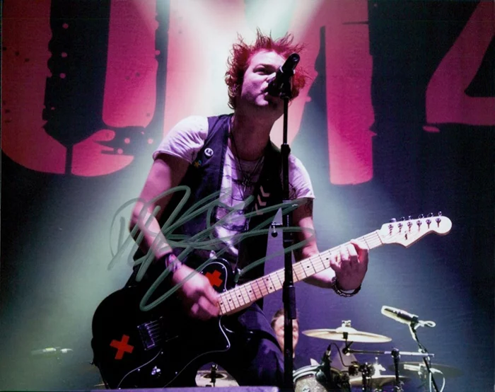 Deryck Whibley autograph