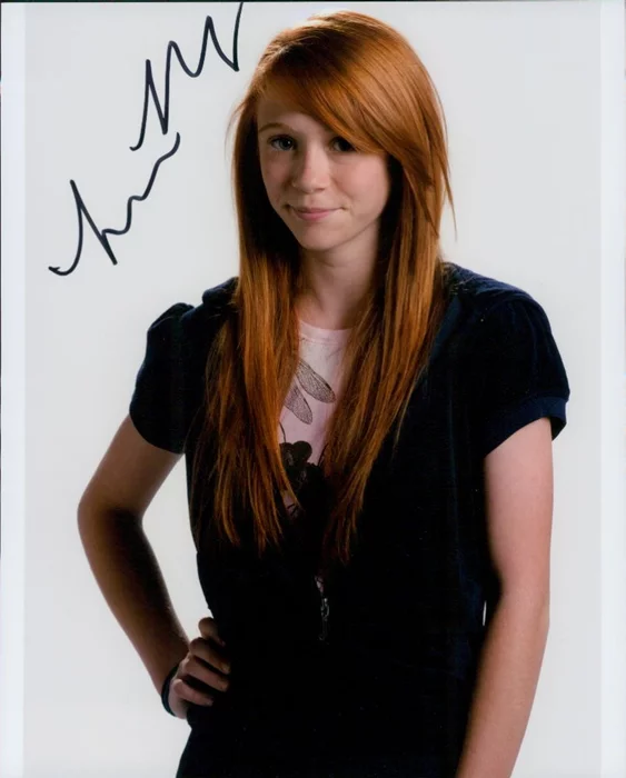 Liliana Mumy autograph