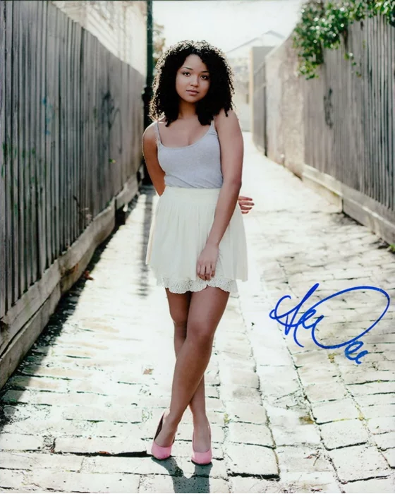 Aisha Dee autograph