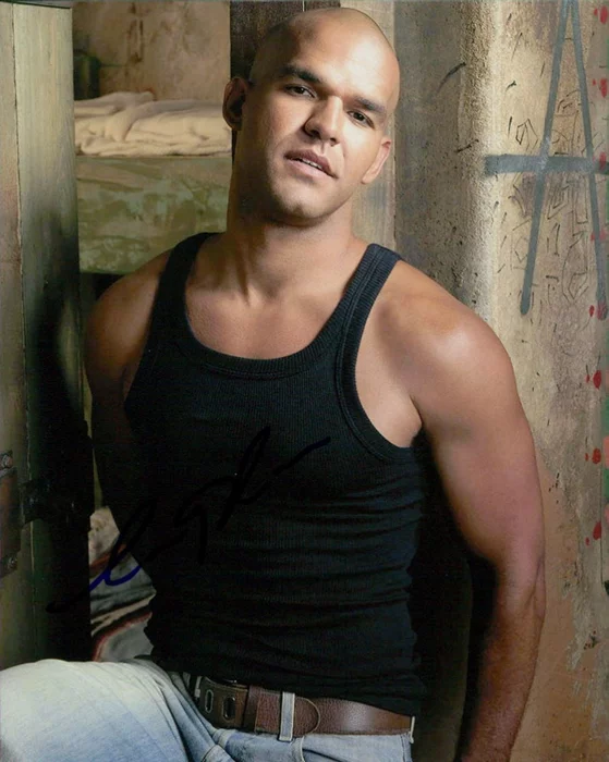 Amaury Nolasco autograph