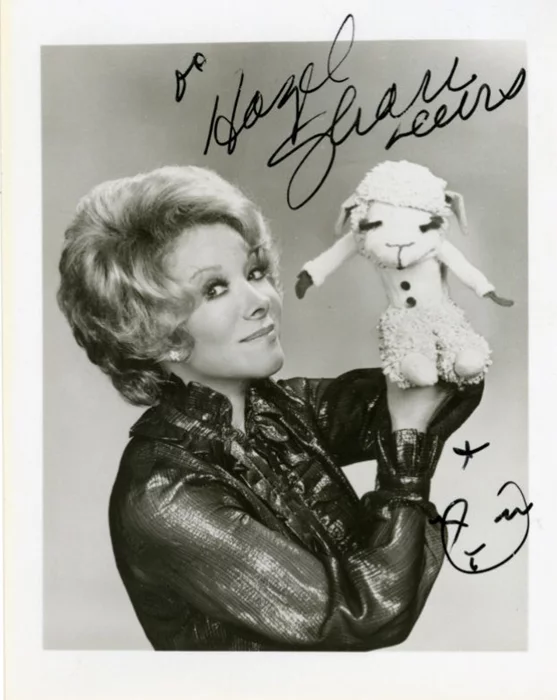 Shari Lewis autograph