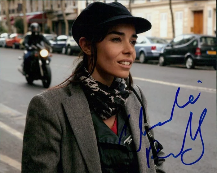 Elodie Bouchez autograph
