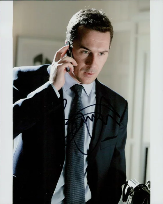 Barry Sloane autograph