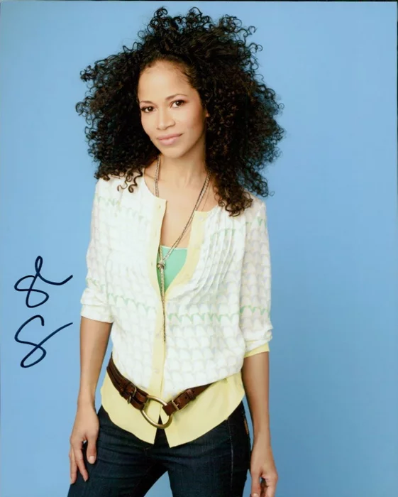 Sherri Saum autograph