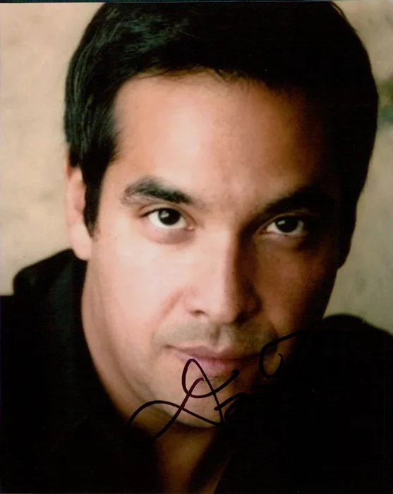 Dominic Flores autograph