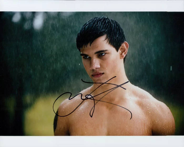 Taylor Lautner autograph