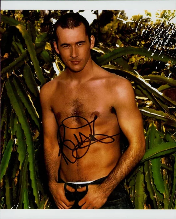 Barry Sloane autograph