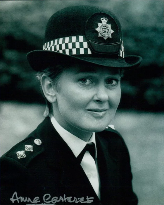 Anna Carteret autograph