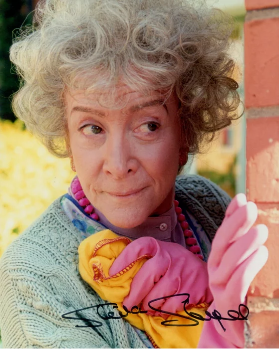 Sheila Steafel autograph