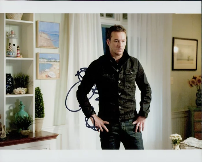 Barry Sloane autograph