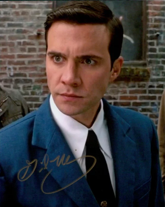 Gil McKinney autograph