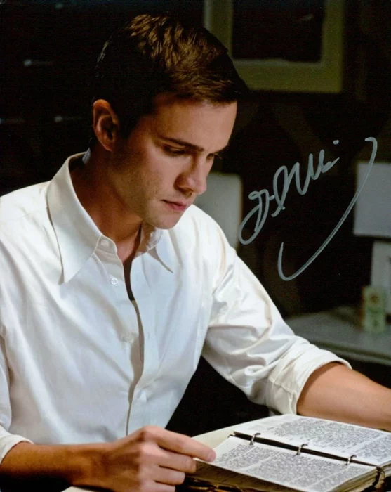 Gil McKinney autograph