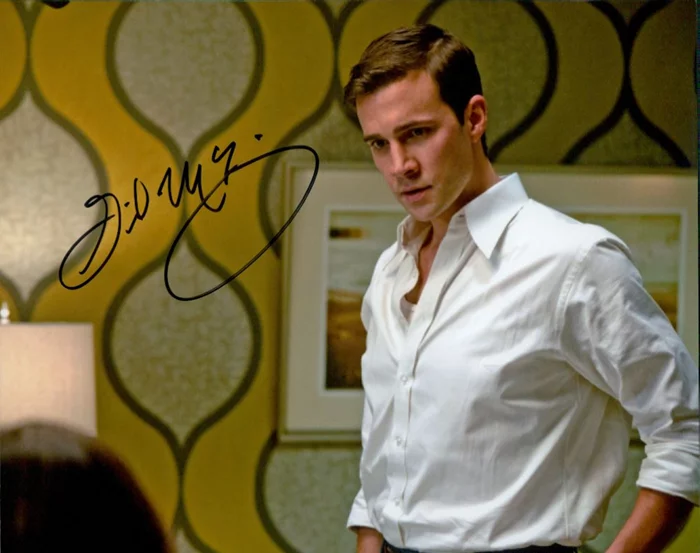 Gil McKinney autograph