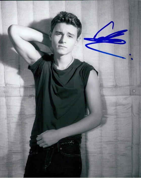 Callan McAuliffe autograph