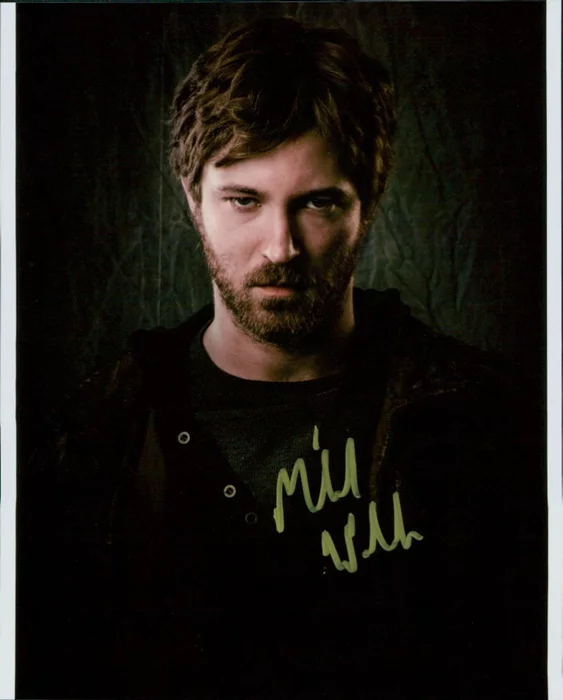 Michael Welch autograph