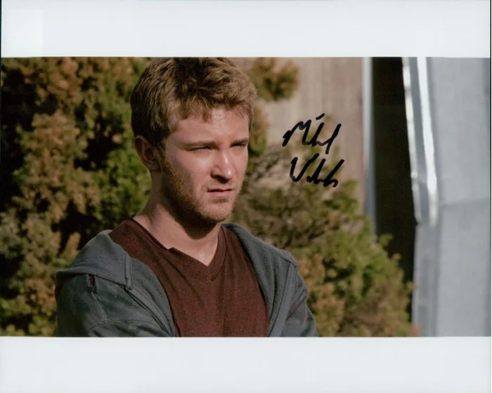 Michael Welch autograph