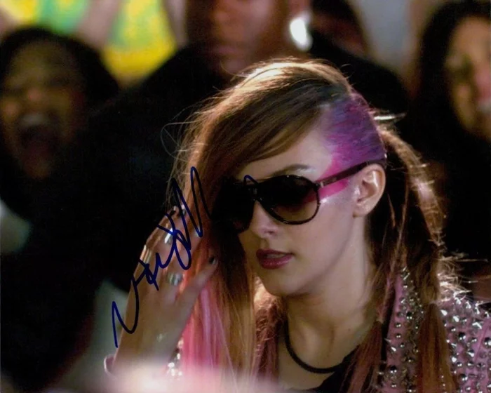 Aubrey Peeples autograph