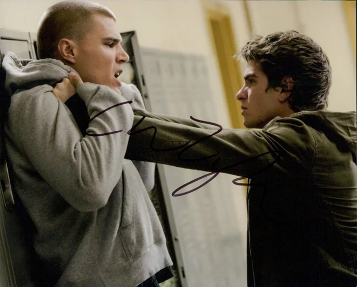 Chris Zylka autograph