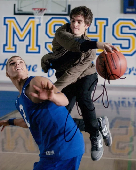 Chris Zylka autograph