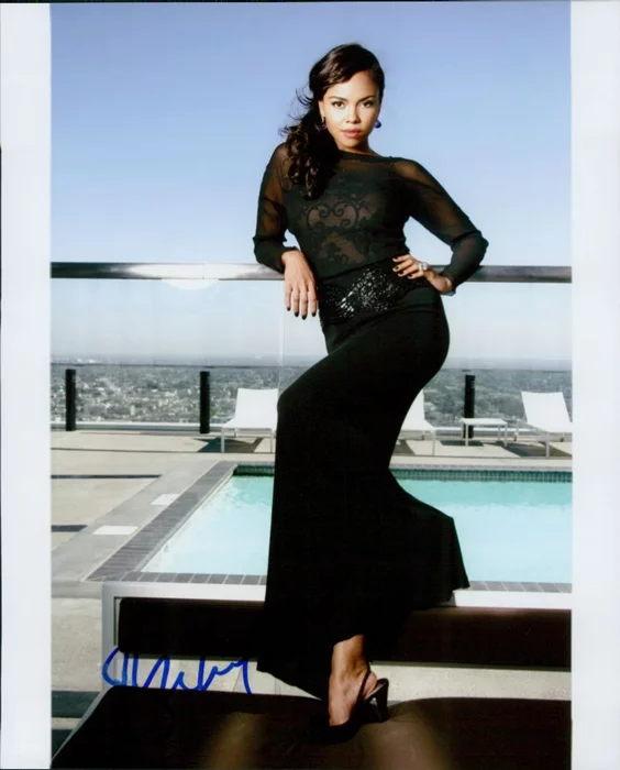 Sharon Leal autograph