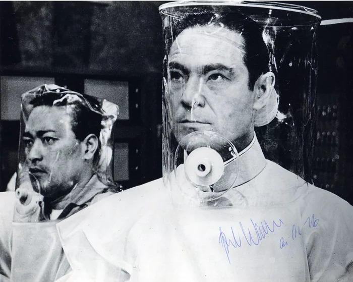 Joseph Wiseman autograph