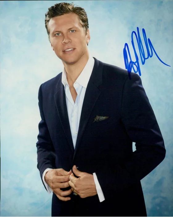 Hayes MacArthur autograph