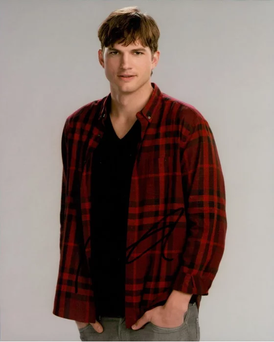 Ashton Kutcher autograph