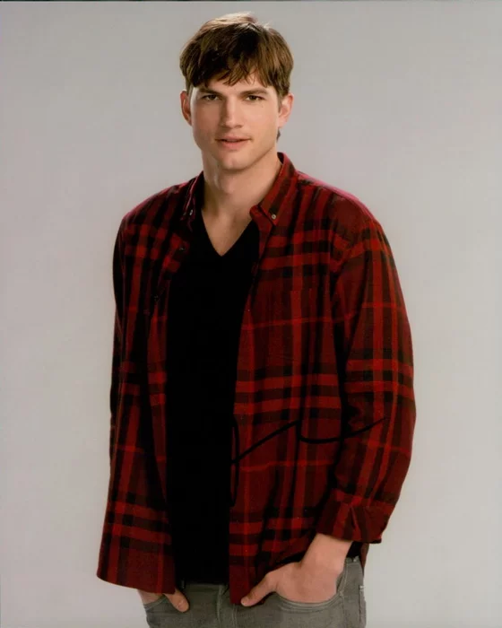 Ashton Kutcher autograph