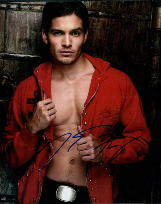 Nicholas Gonzalez autograph