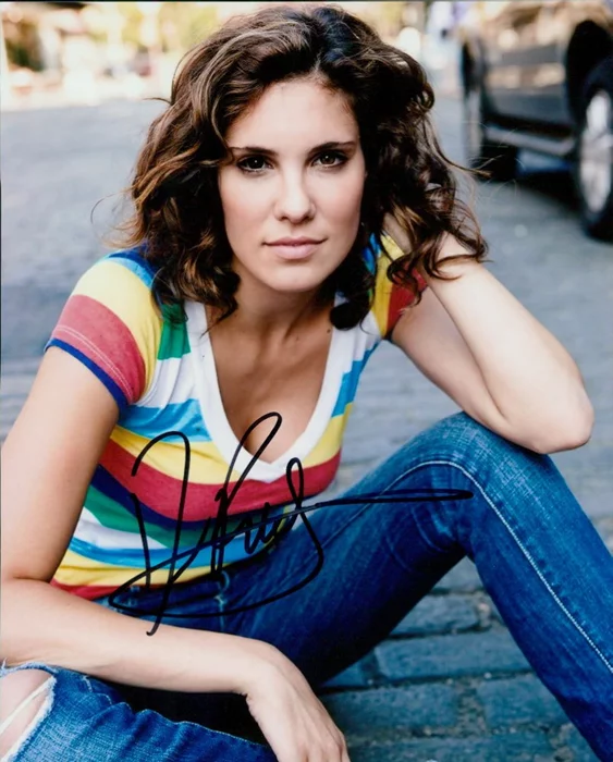 Daniela Ruah autograph