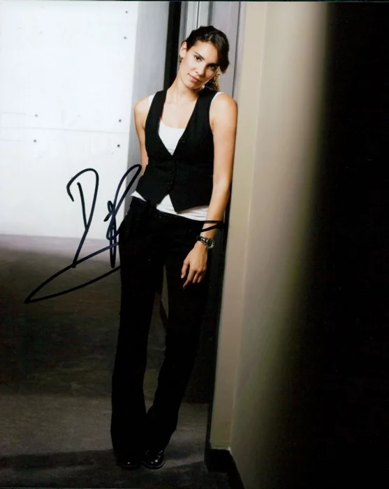Daniela Ruah autograph