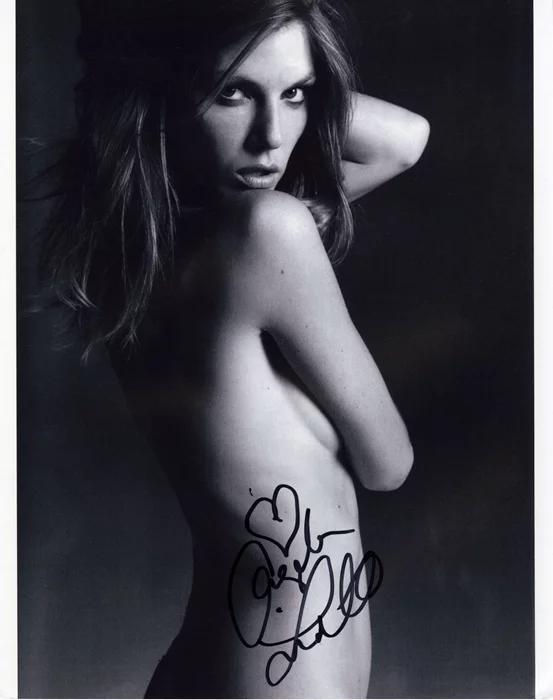 Angela Lindvall autograph