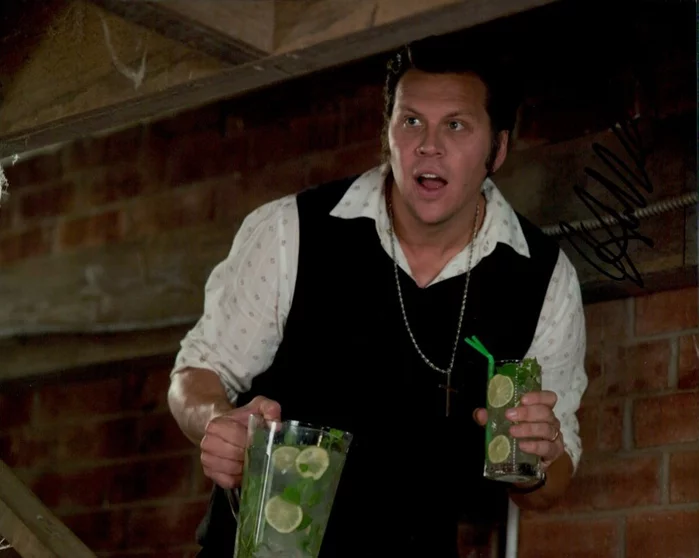 Hayes MacArthur autograph