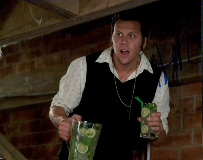 Hayes MacArthur autograph