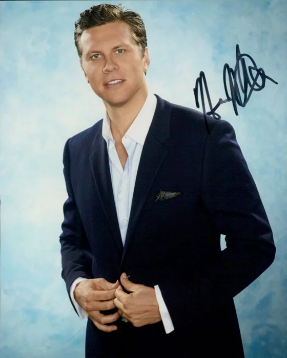 Hayes MacArthur autograph
