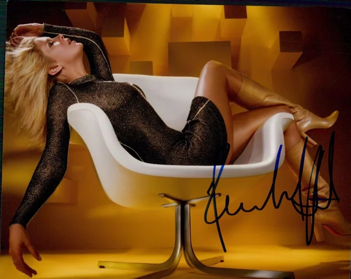 Rachel Hunter autograph