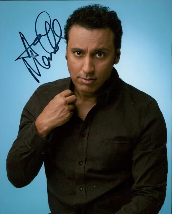 Aasif Mandvi autograph