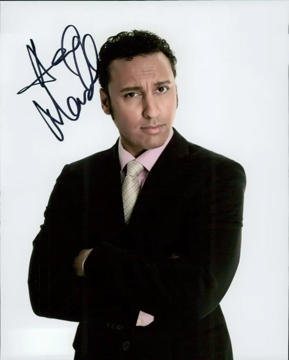 Aasif Mandvi autograph