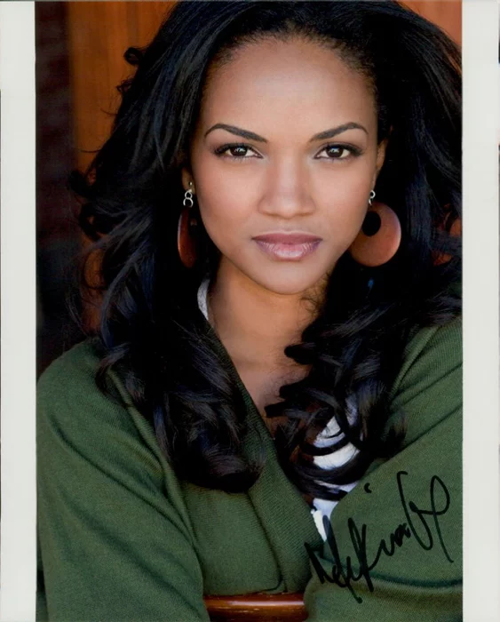 Mekia Cox autograph