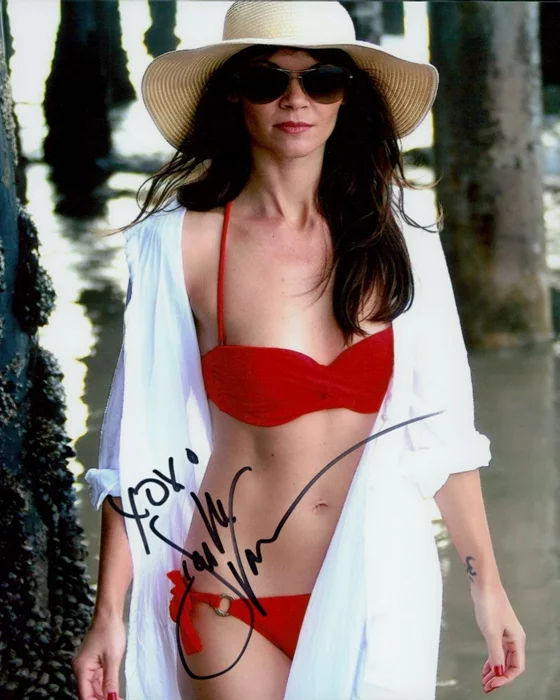 Danielle Vasinova autograph