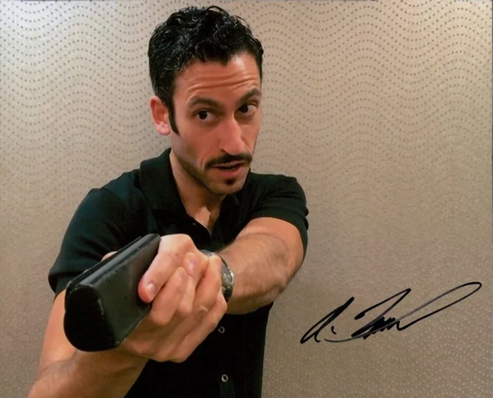 Adam Tsekhman autograph