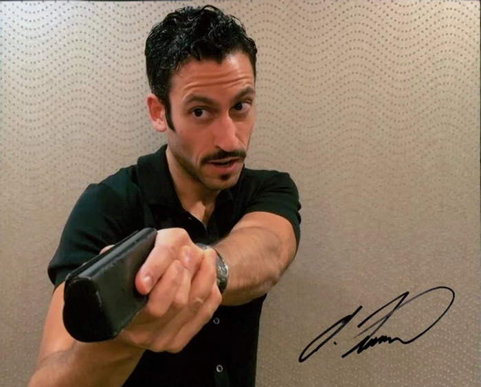 Adam Tsekhman autograph