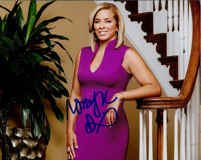Robyn Dixon autograph
