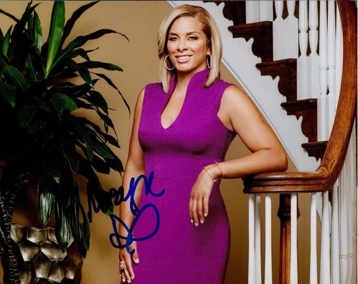 Robyn Dixon autograph