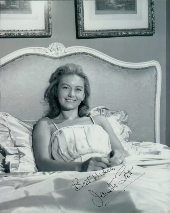 Janette Scott autograph