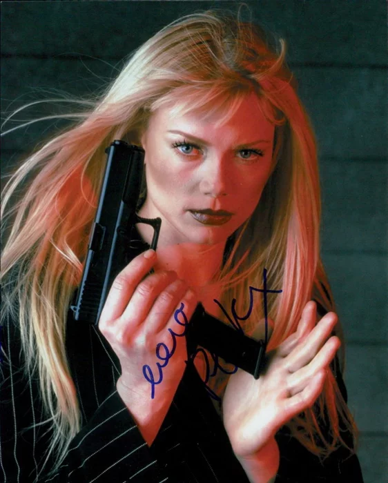 Peta Wilson autograph